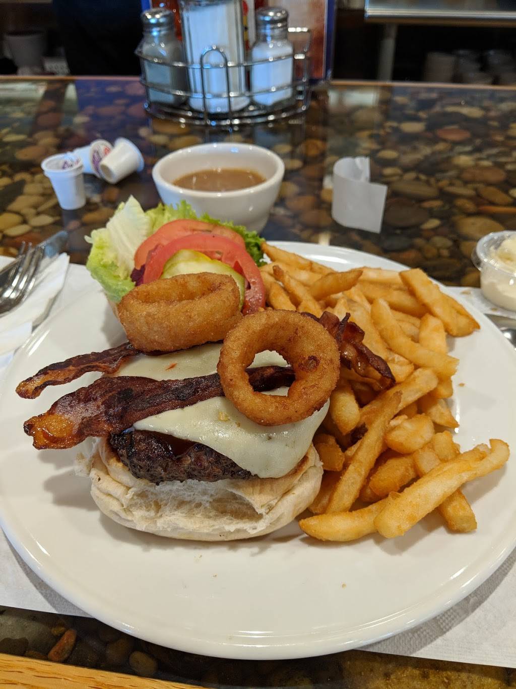 Firekeepers | restaurant | 3879 I-81 Frontage, Nedrow, NY 13120, USA | 3154698159 OR +1 315-469-8159