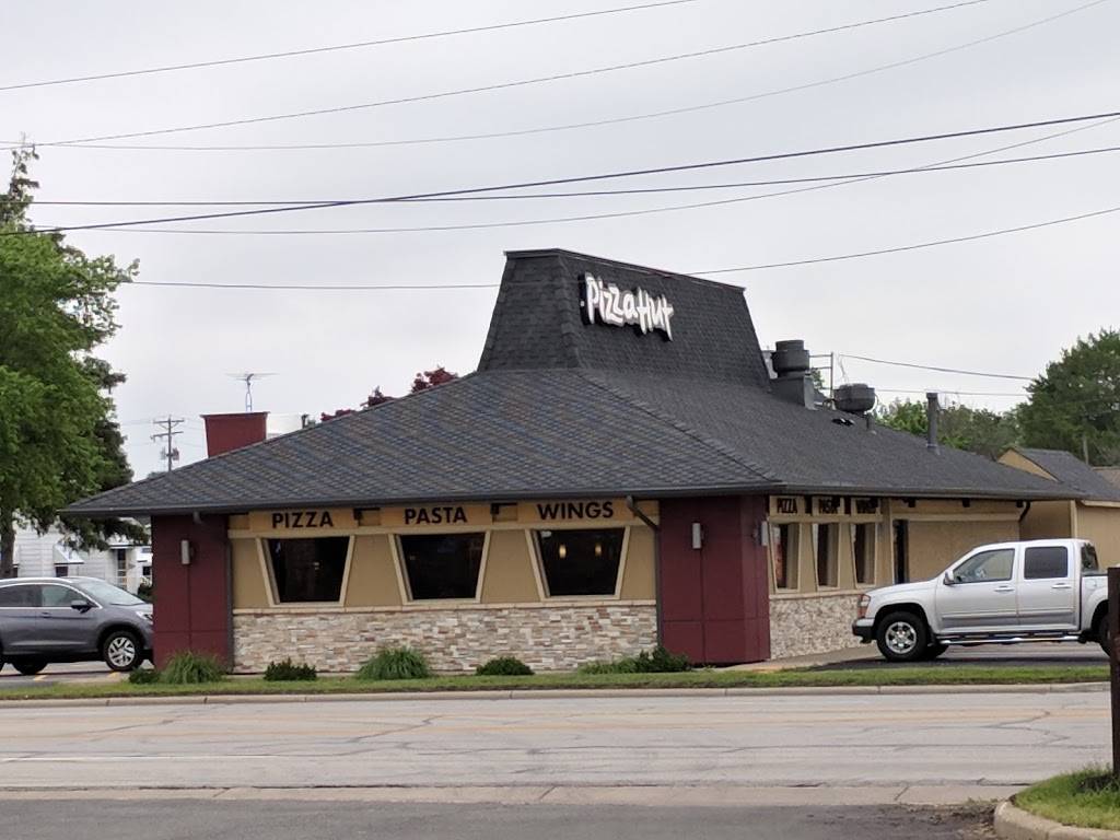 Pizza Hut | restaurant | 1031 Oak Harbor Rd, Fremont, OH 43420, USA | 4193342661 OR +1 419-334-2661