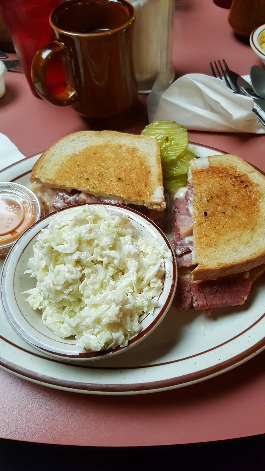 Michaels Family Restaurant | restaurant | 8417 W Cleveland Ave, West Allis, WI 53227, USA | 4145452302 OR +1 414-545-2302