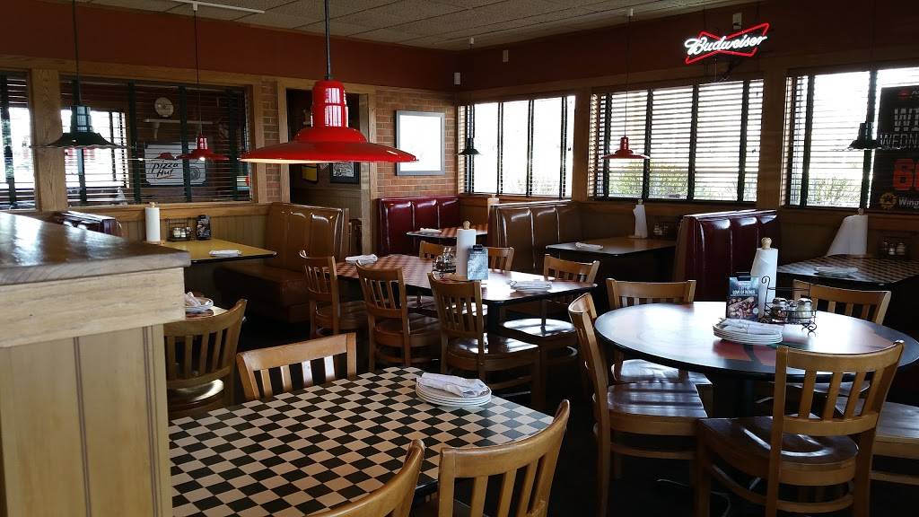 Pizza Hut | meal takeaway | 8134 Douglas Ave, Urbandale, IA 50322, USA | 5152768534 OR +1 515-276-8534