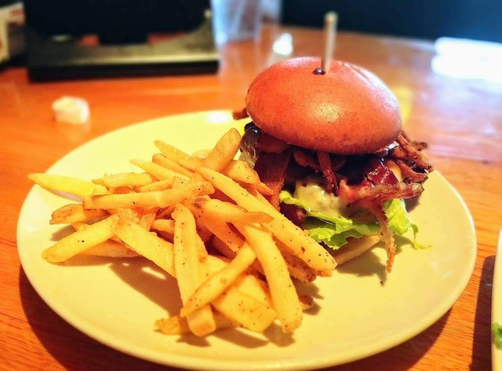 Applebees Grill + Bar | restaurant | 13500 S John Young Pkwy, Orlando, FL 32837, USA | 4072065039 OR +1 407-206-5039