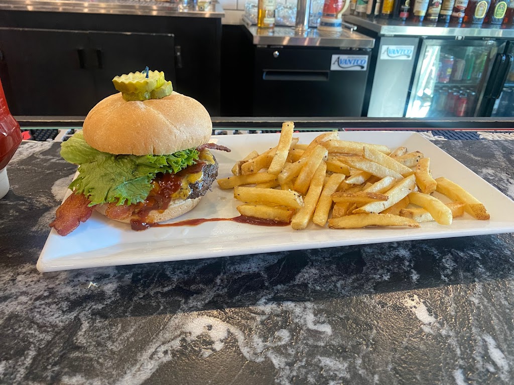 The Draft Room at Berwick | restaurant | 5730 Ogeechee Rd Suite 110, Savannah, GA 31405, USA | 9127774768 OR +1 912-777-4768