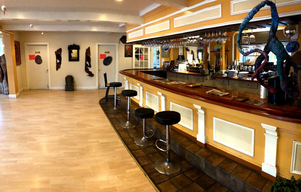 Viraporns Thai Cafe | restaurant | 16801 Ocean Dr, Fort Bragg, CA 95437, USA | 7079620717 OR +1 707-962-0717