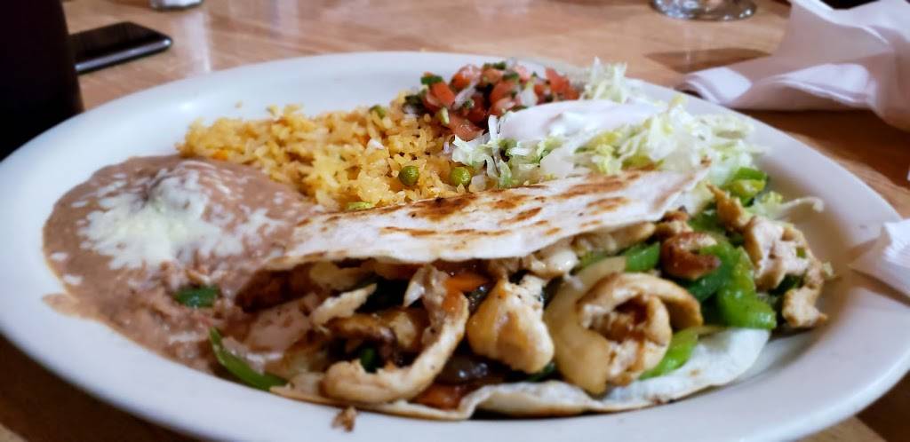 La Fiesta | restaurant | 1005 N 18th St, Centerville, IA 52544, USA | 6418562722 OR +1 641-856-2722
