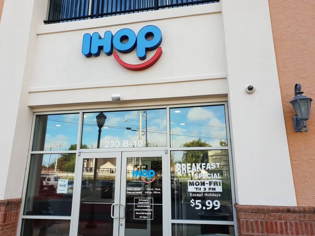 IHOP | restaurant | 230 E W.T. Harris Blvd, Charlotte, NC 28262, USA | 7047179600 OR +1 704-717-9600