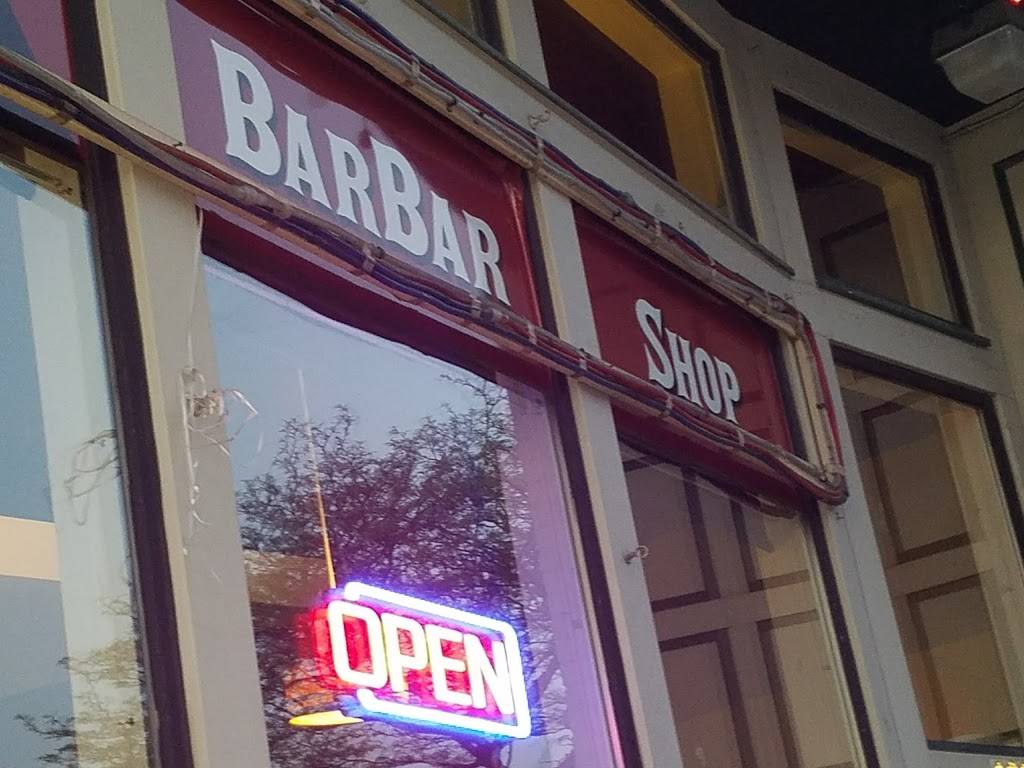 Moes BarBar Shop | restaurant | 106 E Grand River Ave, Howell, MI 48843, USA | 5173766947 OR +1 517-376-6947