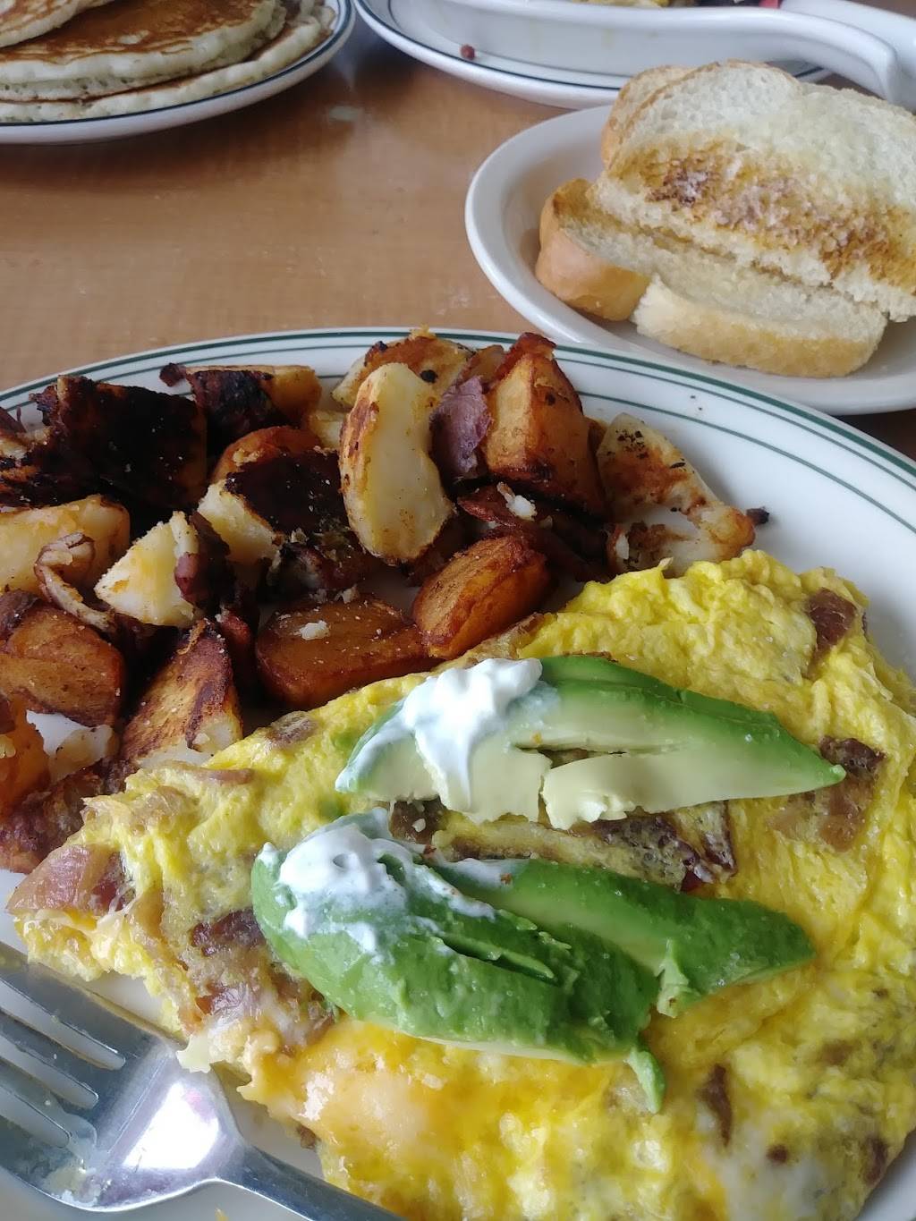 Golden Ox Diner | restaurant | 3400 Wilson Rd, Bakersfield, CA 93309, USA | 6618325051 OR +1 661-832-5051