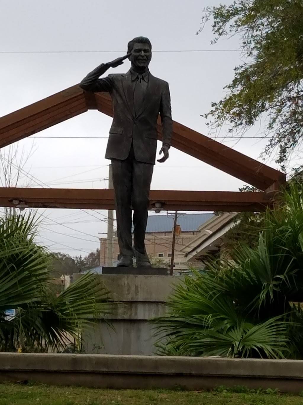 Lola | restaurant | 517 N New Hampshire St, Covington, LA 70433, USA | 9858924992 OR +1 985-892-4992