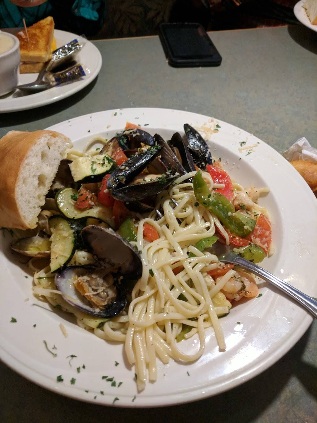 Alecs By the Sea | restaurant | 131 E Chance a La Mer NE, Ocean Shores, WA 98569, USA | 3602894026 OR +1 360-289-4026