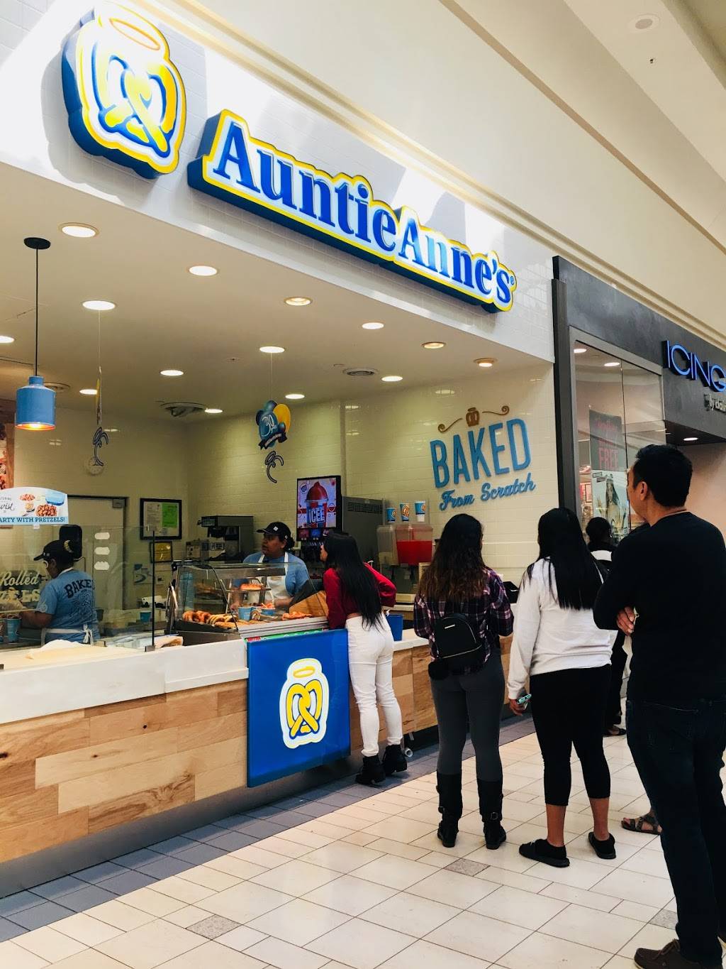 Auntie Annes | cafe | 472 Sun Valley Mall, Concord, CA 94520, USA | 9256769648 OR +1 925-676-9648