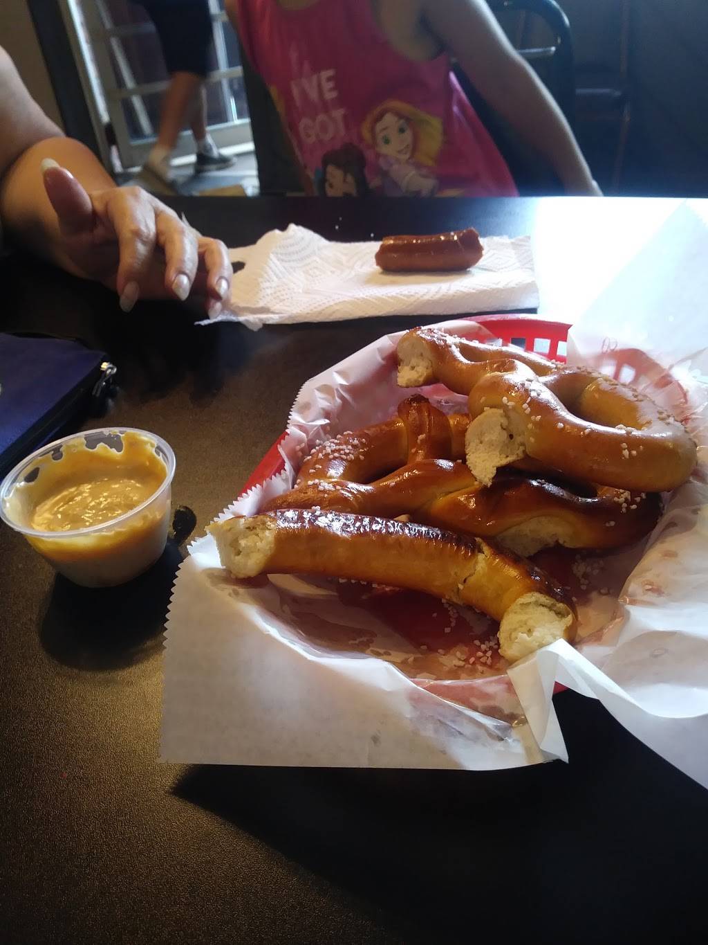 Brewskies Pub & Eatery | restaurant | 7925 Southeastern Ave, Indianapolis, IN 46239, USA | 3178626998 OR +1 317-862-6998