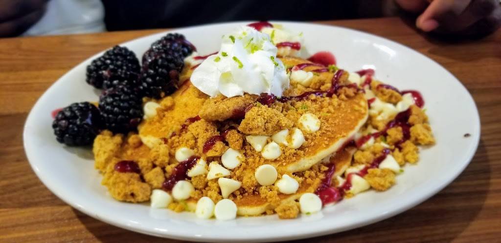 Wildberry Pancakes and Cafe | bakery | 1783 N Milwaukee Ave, Libertyville, IL 60048, USA | 8472477777 OR +1 847-247-7777