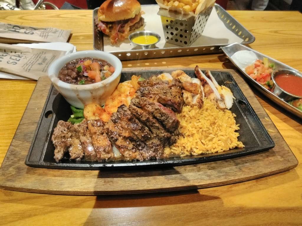 Chilis Grill & Bar | meal takeaway | 4022 Medina Rd, Akron, OH 44333, USA | 3306682882 OR +1 330-668-2882