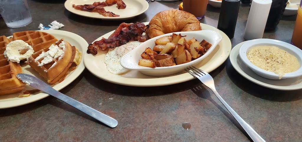 Alphys Catfish House | restaurant | 1900 FL-87 A, Navarre, FL 32566, USA | 8505151201 OR +1 850-515-1201