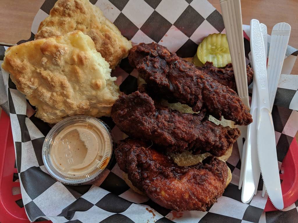 The Roost Carolina Kitchen | restaurant | 457 N Milwaukee Ave, Chicago, IL 60654, USA | 3128775738 OR +1 312-877-5738