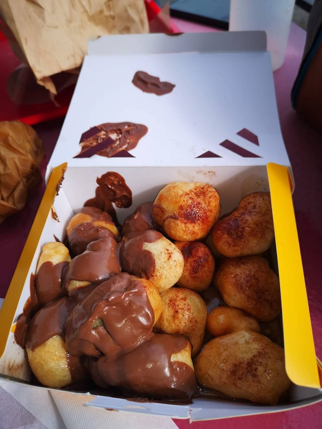 Louks Beignets | restaurant | 46 Boulevard Cartier O, Laval, QC H7N 2H4, Canada | 4506688625 OR +1 450-668-8625