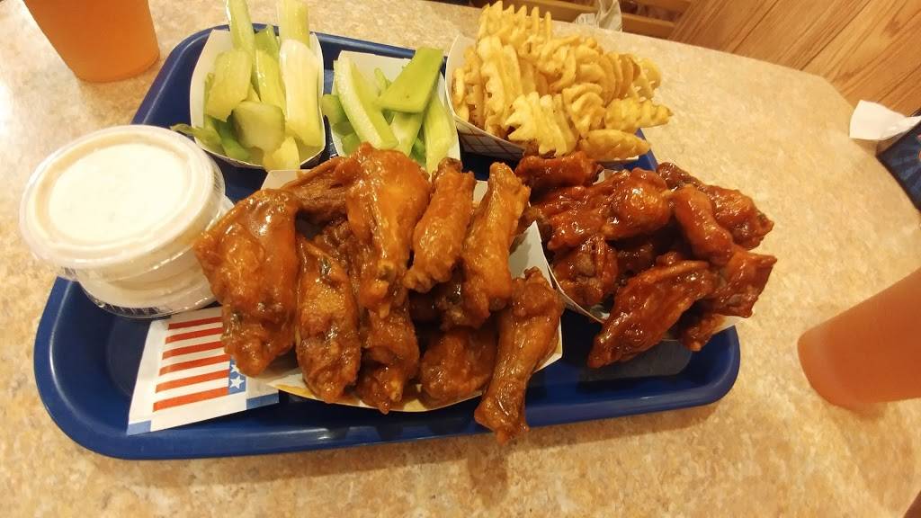 Buffalo Joes | restaurant | 812 Clark St, Evanston, IL 60201, USA | 8473285525 OR +1 847-328-5525