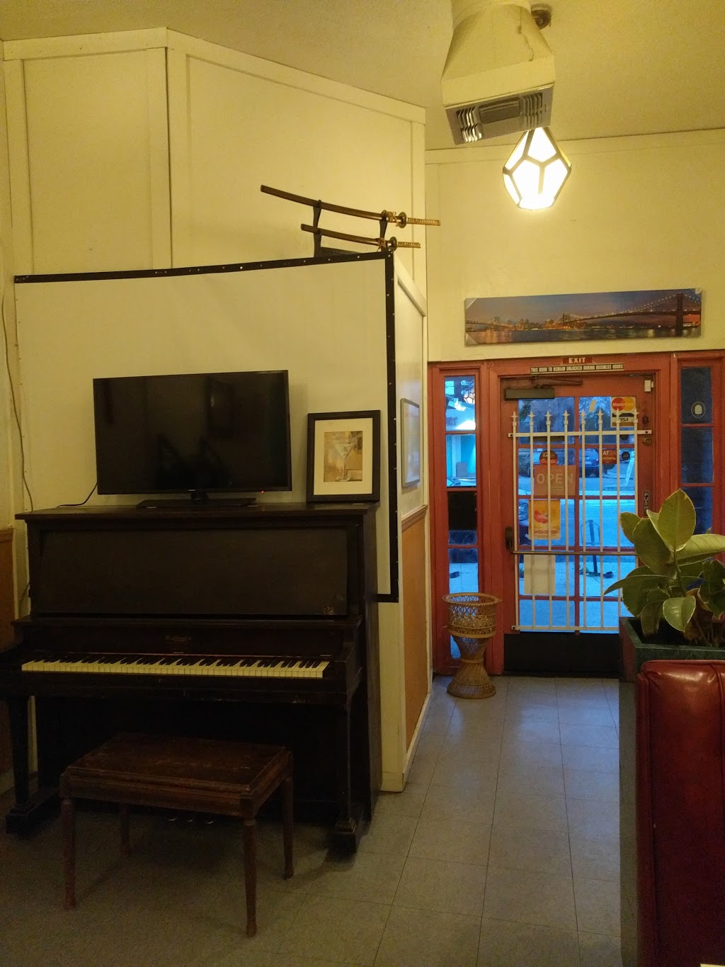 Wings Restaurant | meal takeaway | 3653 J St, Sacramento, CA 95816, USA | 9164541925 OR +1 916-454-1925