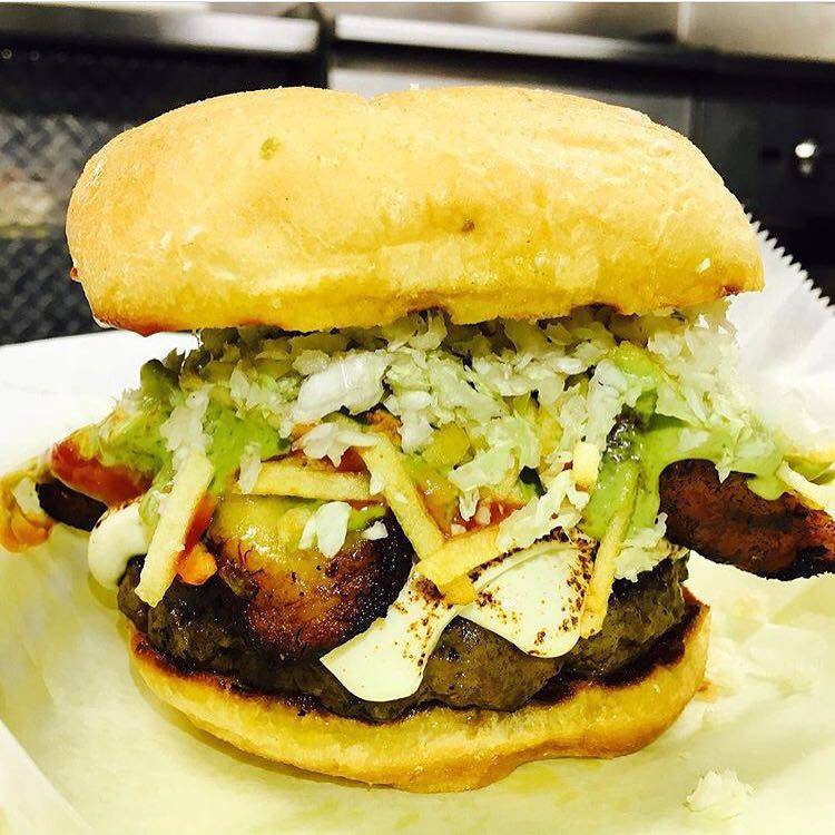 Pipo Burgers on Wheels | restaurant | 8132 NW 67th St, Miami, FL 33166, USA | 3053939694 OR +1 305-393-9694