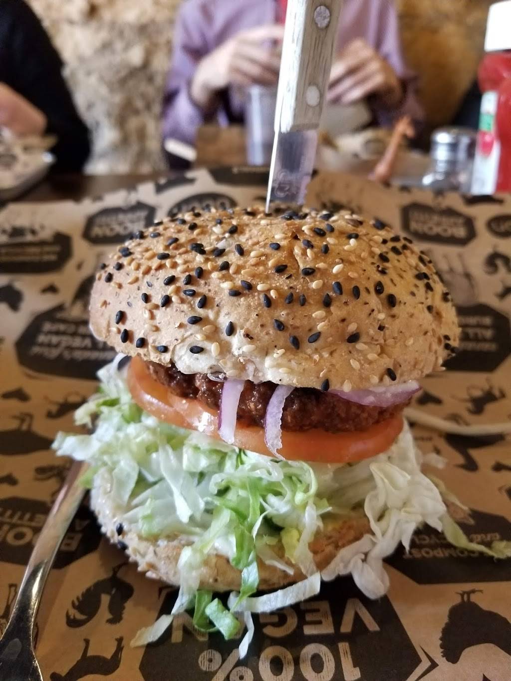 Boon Burger Cafe Guelph | restaurant | 23 Quebec St, Guelph, ON N1H 2T1, Canada | 5192655758 OR +1 519-265-5758