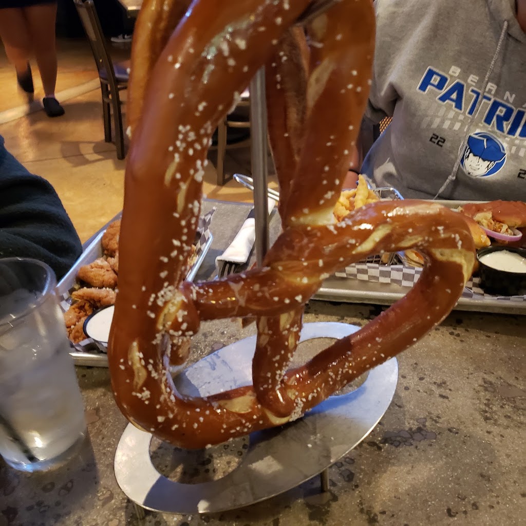 Amerisports Bar & Grill | restaurant | 1 Ameristar Blvd, St Charles, MO 63301, USA | 6369404935 OR +1 636-940-4935