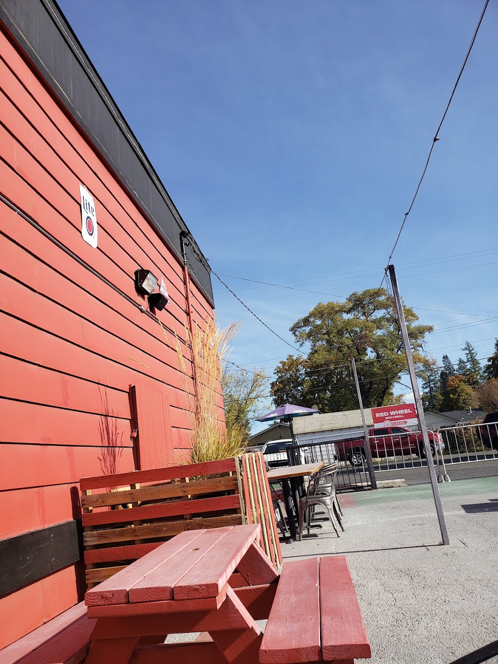 Red Wheel Bar & Grill | restaurant | 501 S Thor St, Spokane, WA 99202, USA | 5093689633 OR +1 509-368-9633