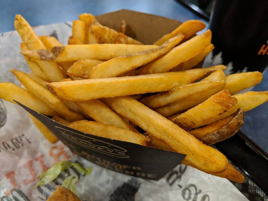 Harveys | restaurant | 4290 Innes Rd, Orléans, ON K4A 5E6, Canada | 6138247931 OR +1 613-824-7931