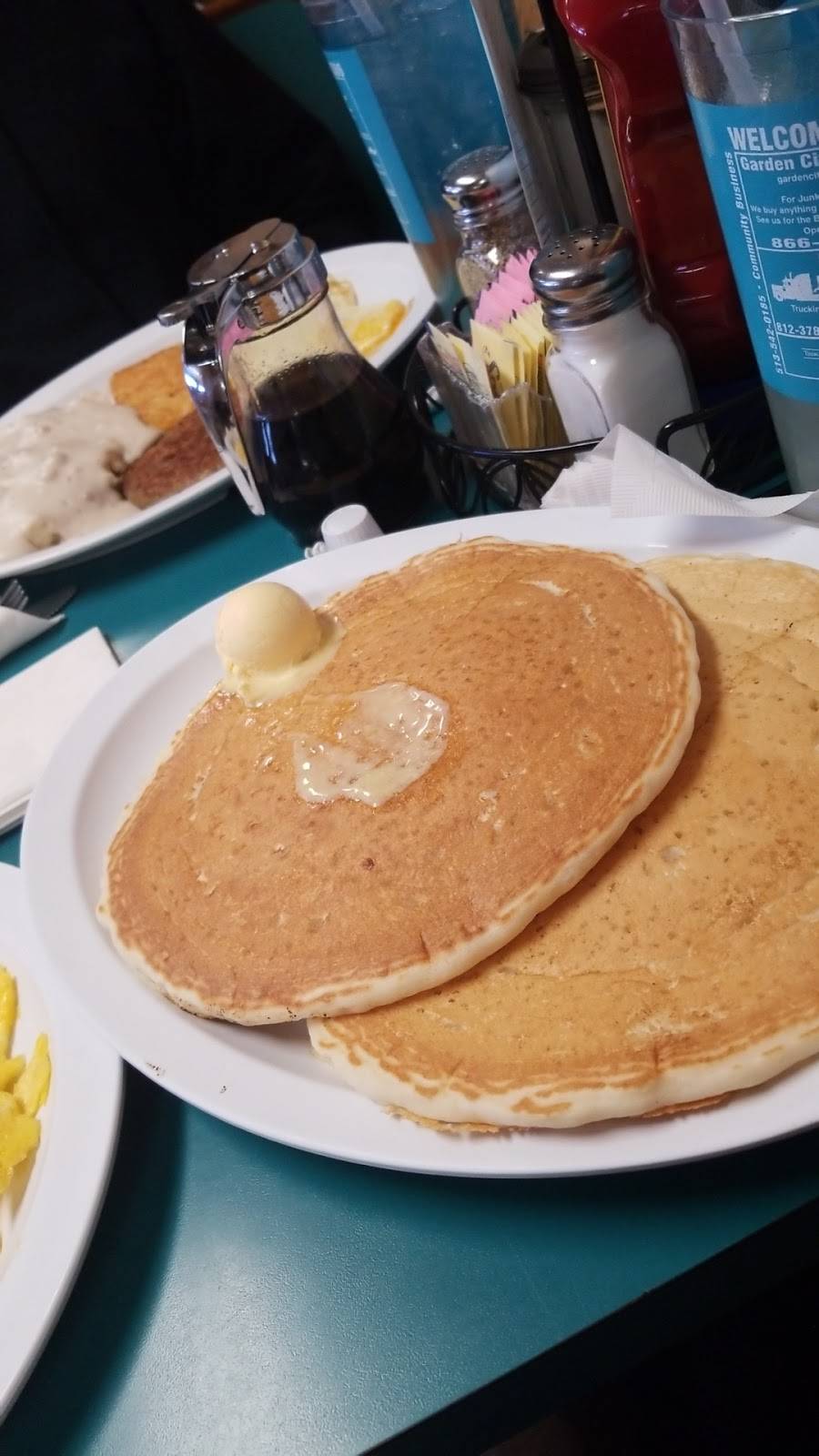 Skooters Family Restaurant | restaurant | 1602 State St, Columbus, IN 47201, USA | 8123766386 OR +1 812-376-6386