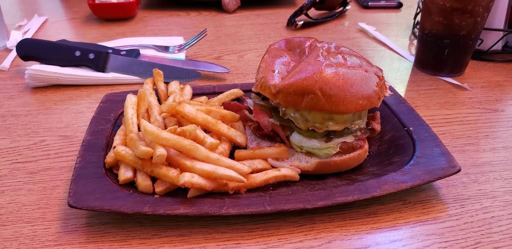 SmokeHouse Bar & Grill | restaurant | 38743 CA-99, Kingsburg, CA 93631, USA | 5598978000 OR +1 559-897-8000