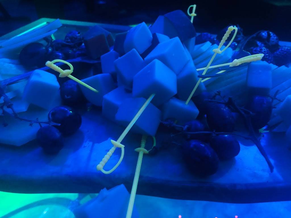 Bugsys Dueling Piano Speakeasy | restaurant | 2323 Whitney Ave, Hamden, CT 06518, USA | 2032882323 OR +1 203-288-2323