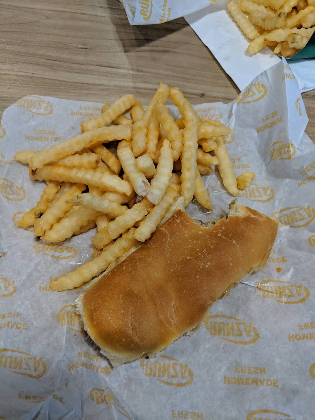 Runza Restaurant | restaurant | 12140 S 216th Plaza, Gretna, NE 68028, USA | 4029339827 OR +1 402-933-9827