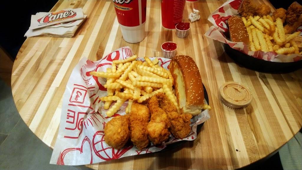 Raising Canes Chicken Fingers | meal takeaway | 14241 E Alameda Ave, Aurora, CO 80012, USA | 3033648836 OR +1 303-364-8836