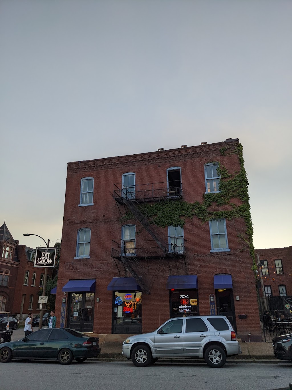 Eat Crow | restaurant | 1931 S 12th St, St. Louis, MO 63104, USA | 3149341400 OR +1 314-934-1400