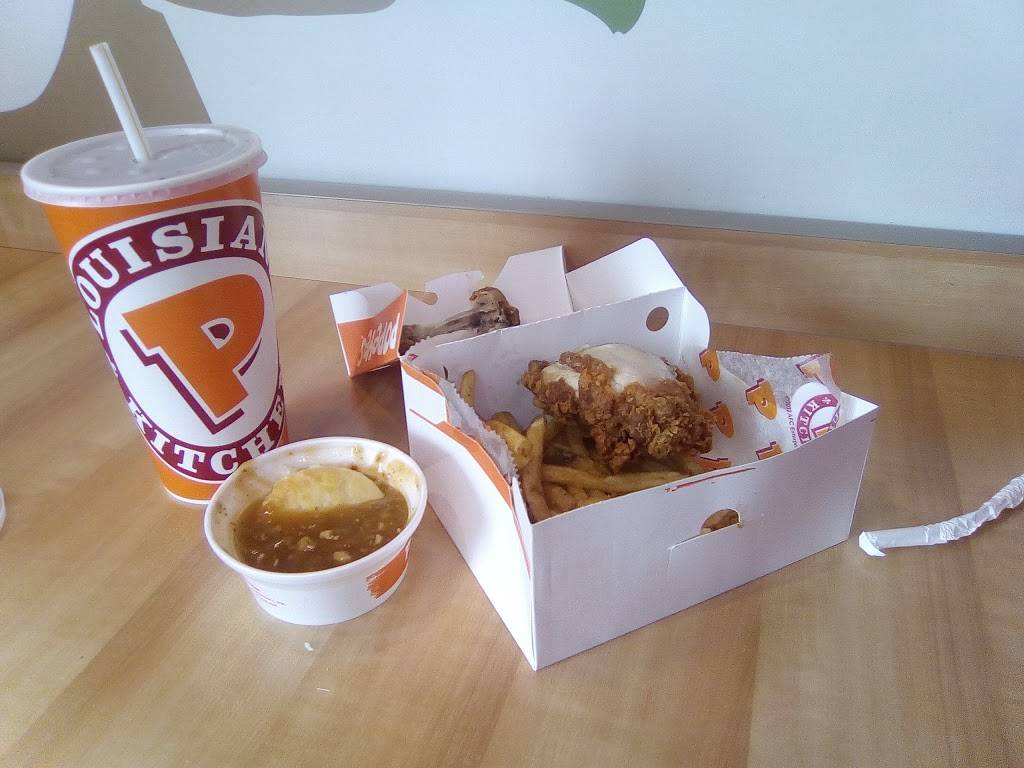 Popeyes Louisiana Kitchen | meal takeaway | 1375 Huron Church Rd, Windsor, ON N9C 2B4, Canada | 5192563200 OR +1 519-256-3200