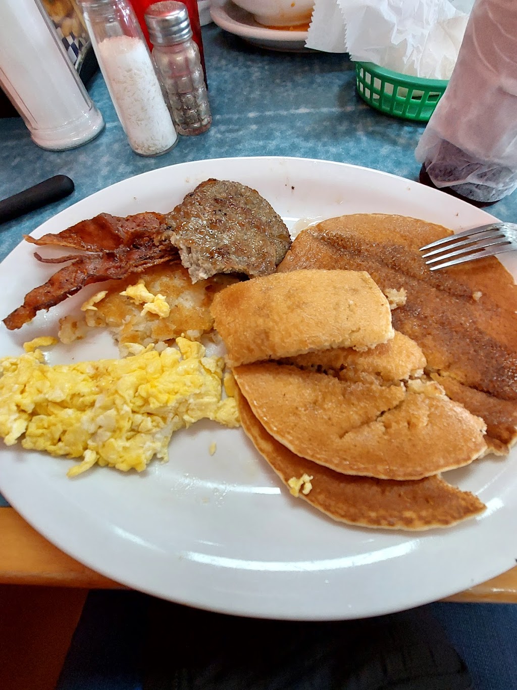 Vickys Restaurant | restaurant | 100 S Oscar Williams Rd, San Benito, TX 78586, USA | 9563610102 OR +1 956-361-0102