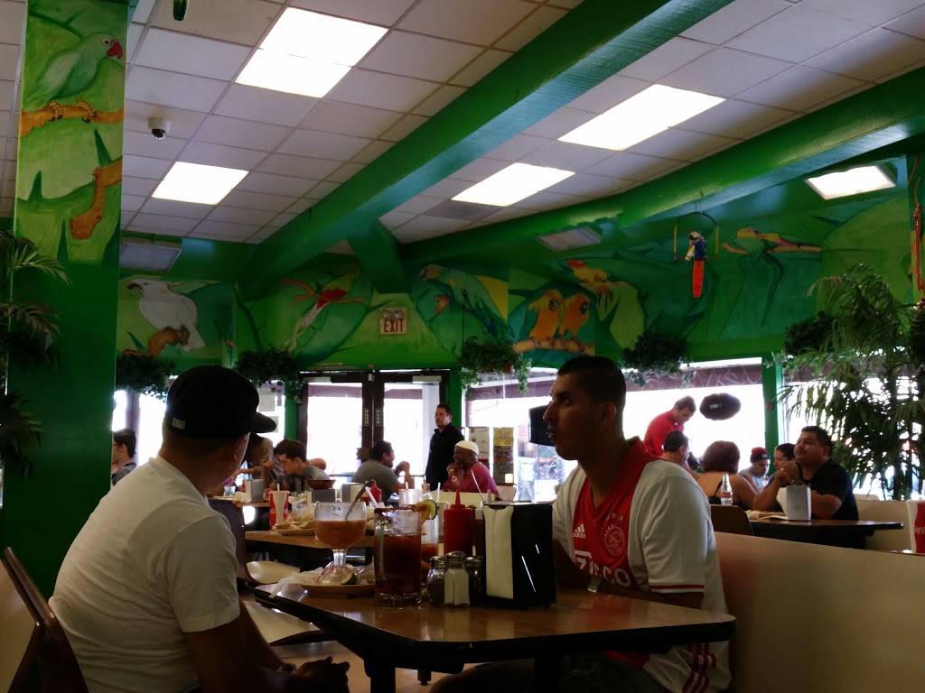 Taqueria Los Pericos | restaurant | 101 Pelton Center, San Leandro, CA 94577, USA | 5103527667 OR +1 510-352-7667