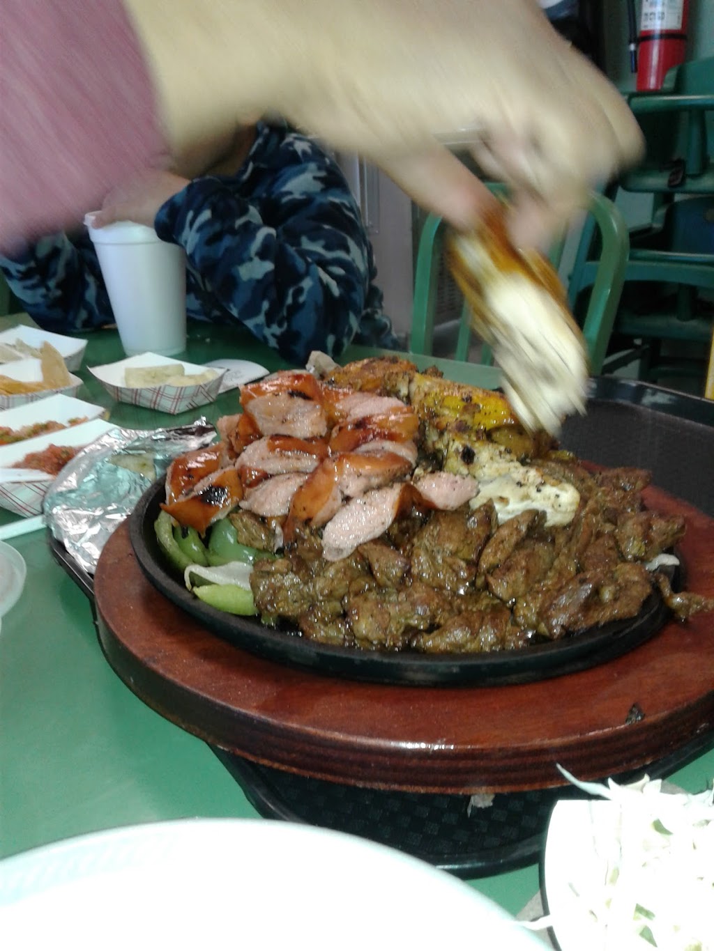 Pollo Feliz Express | restaurant | 3619 San Dario Ave, Laredo, TX 78041, USA | 9567245847 OR +1 956-724-5847