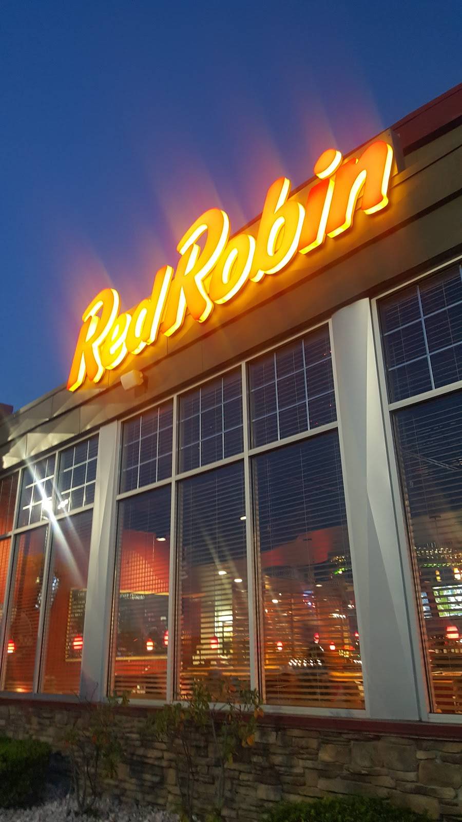 Red Robin Gourmet Burgers and Brews | restaurant | 32051 Gratiot Ave, Roseville, MI 48066, USA | 5862859993 OR +1 586-285-9993