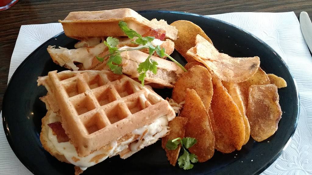 Pineapple Eddie Southern Bistro | restaurant | 1402 W 10th St, Erie, PA 16502, USA | 8144540700 OR +1 814-454-0700