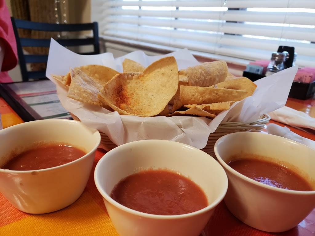 Mi Familia Mexican Restaurant | restaurant | 1917 TX-16, Graham, TX 76450, USA | 9405210553 OR +1 940-521-0553