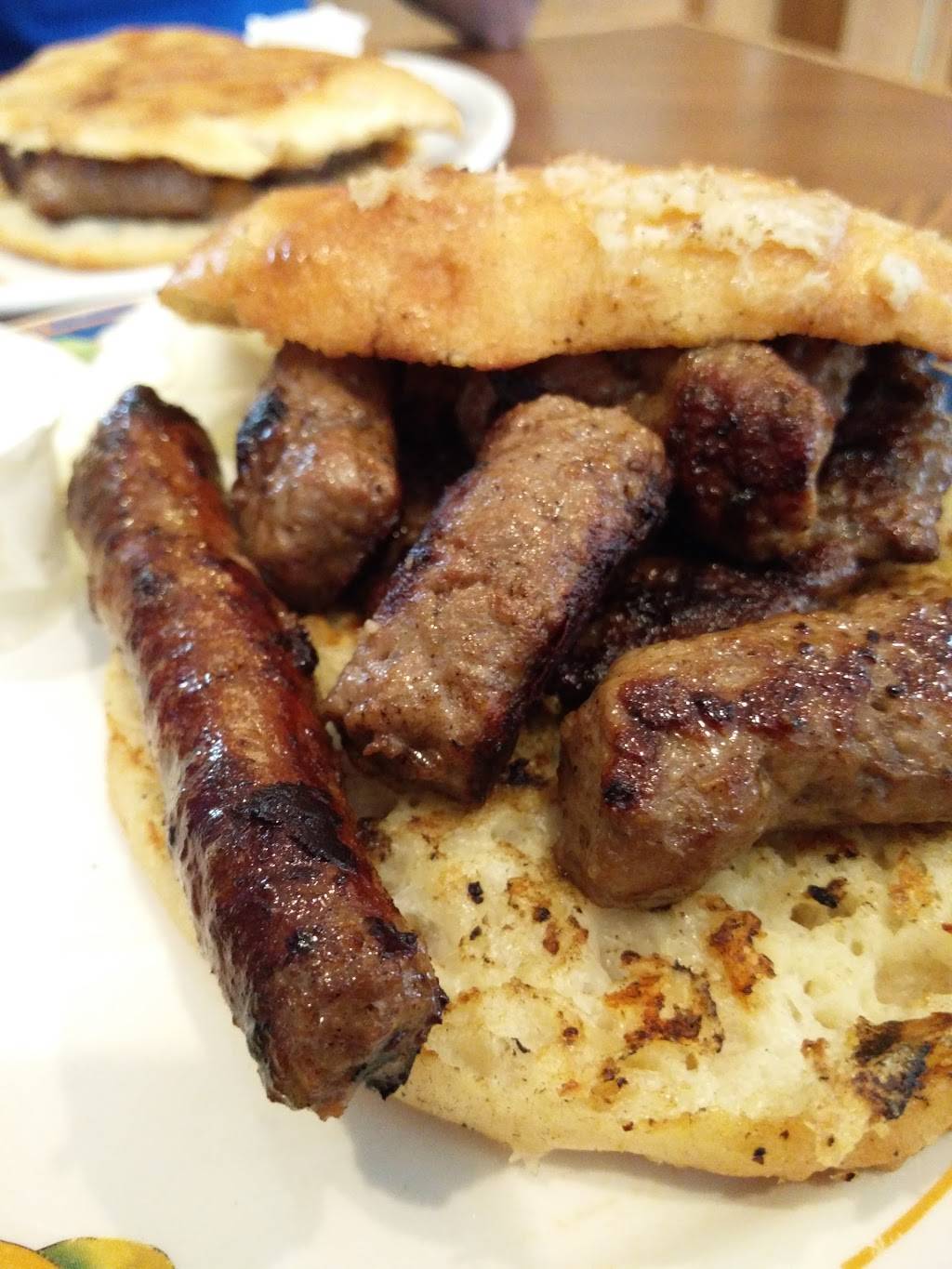 Berinas Specialty Grill & Restaurant | restaurant | 889 Pantera Dr, Mississauga, ON L4W 2R9, Canada | 9052060607 OR +1 905-206-0607