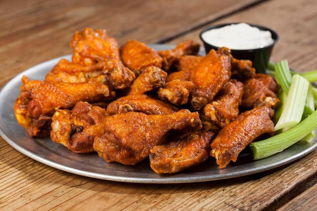 Pluckers Wing Bar | restaurant | 12469 Southwest Fwy, Stafford, TX 77477, USA | 8325589464 OR +1 832-558-9464