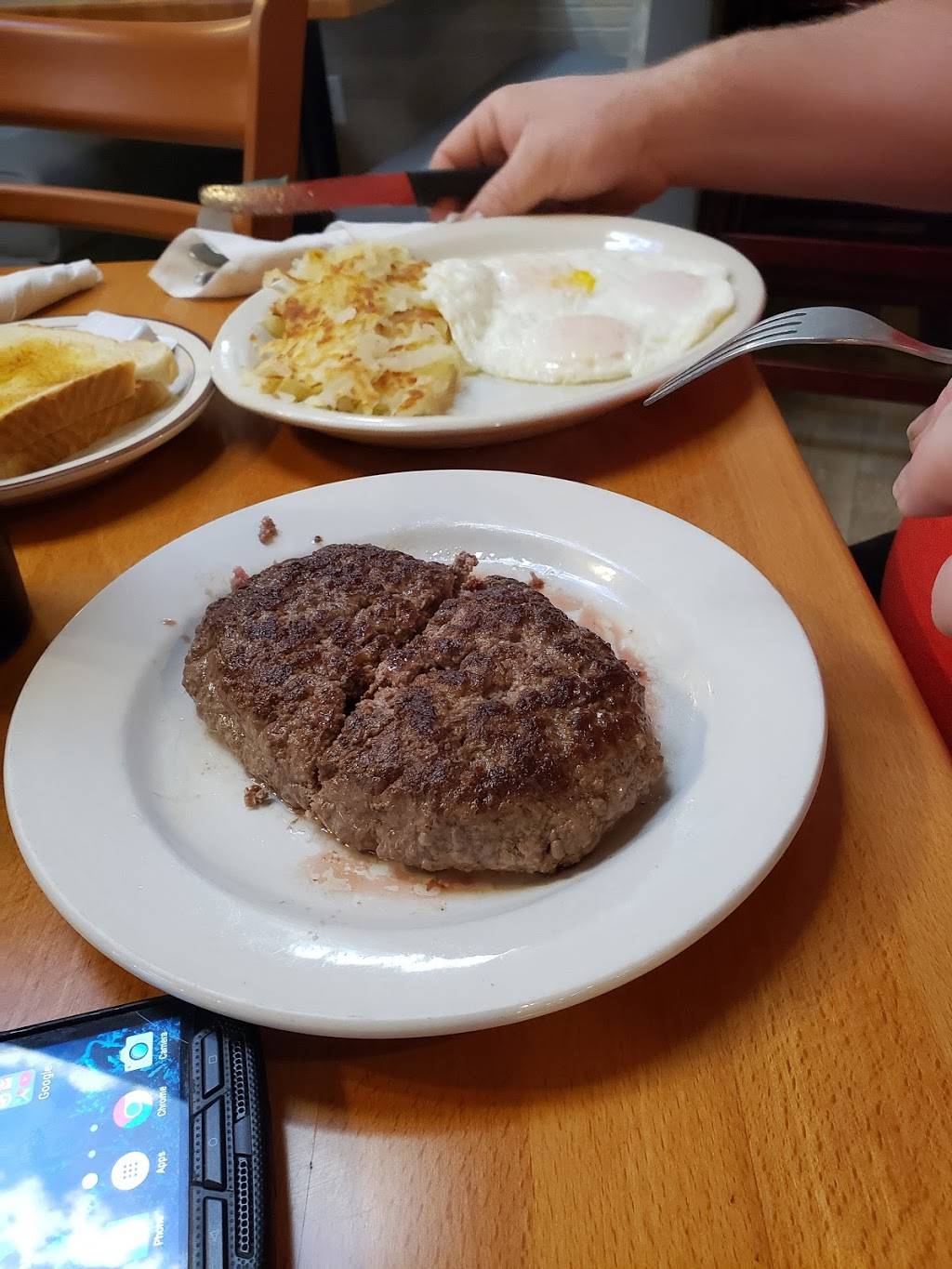 Big Apple Restaurant | restaurant | 4610 Plank Rd, Peru, IL 61354, USA | 8152200180 OR +1 815-220-0180