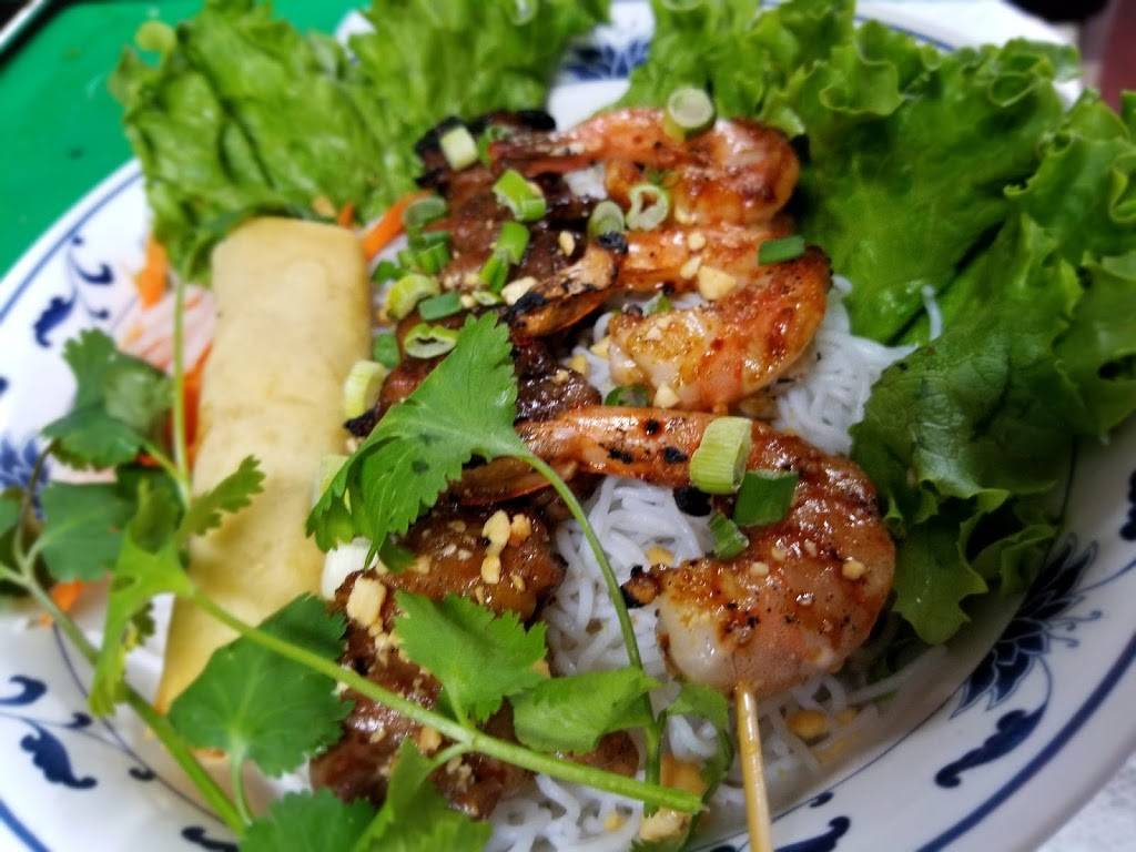 Pho Sriracha | restaurant | 5515 4th Ave S, Seattle, WA 98108, USA | 2067649528 OR +1 206-764-9528