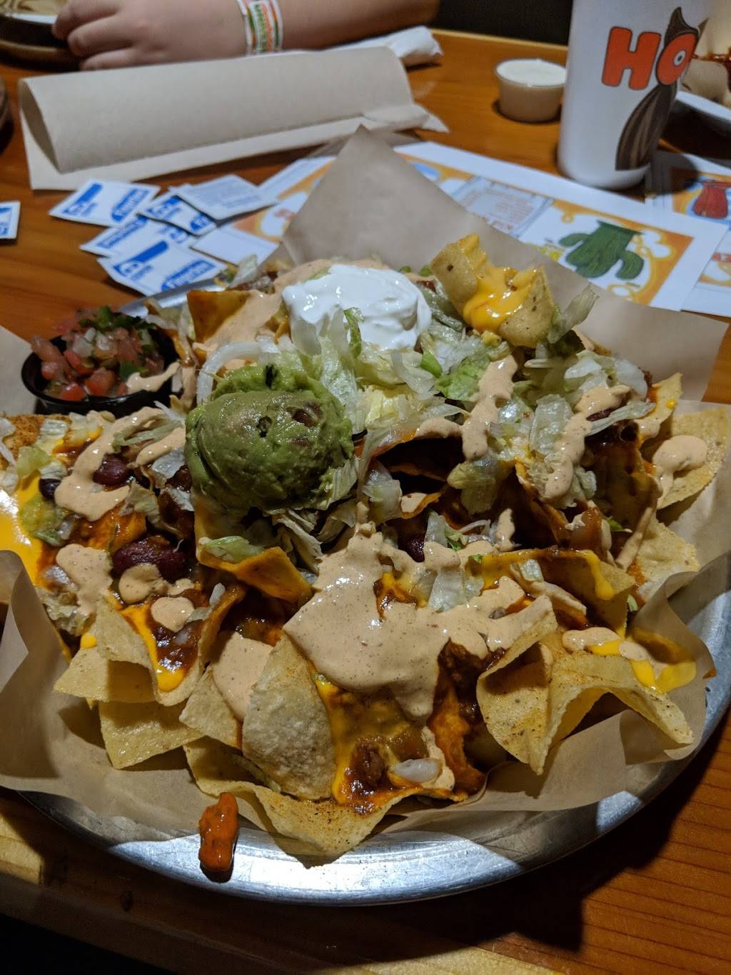 Hooters | restaurant | 404 E Broadway, Bloomington, MN 55425, USA | 9528543110 OR +1 952-854-3110