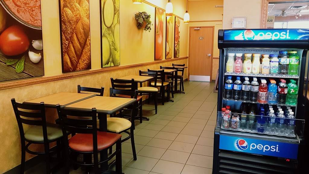 Subway | restaurant | 5375 Rue des Jockeys, Montréal, QC H4P 2T8, Canada | 5147333226 OR +1 514-733-3226