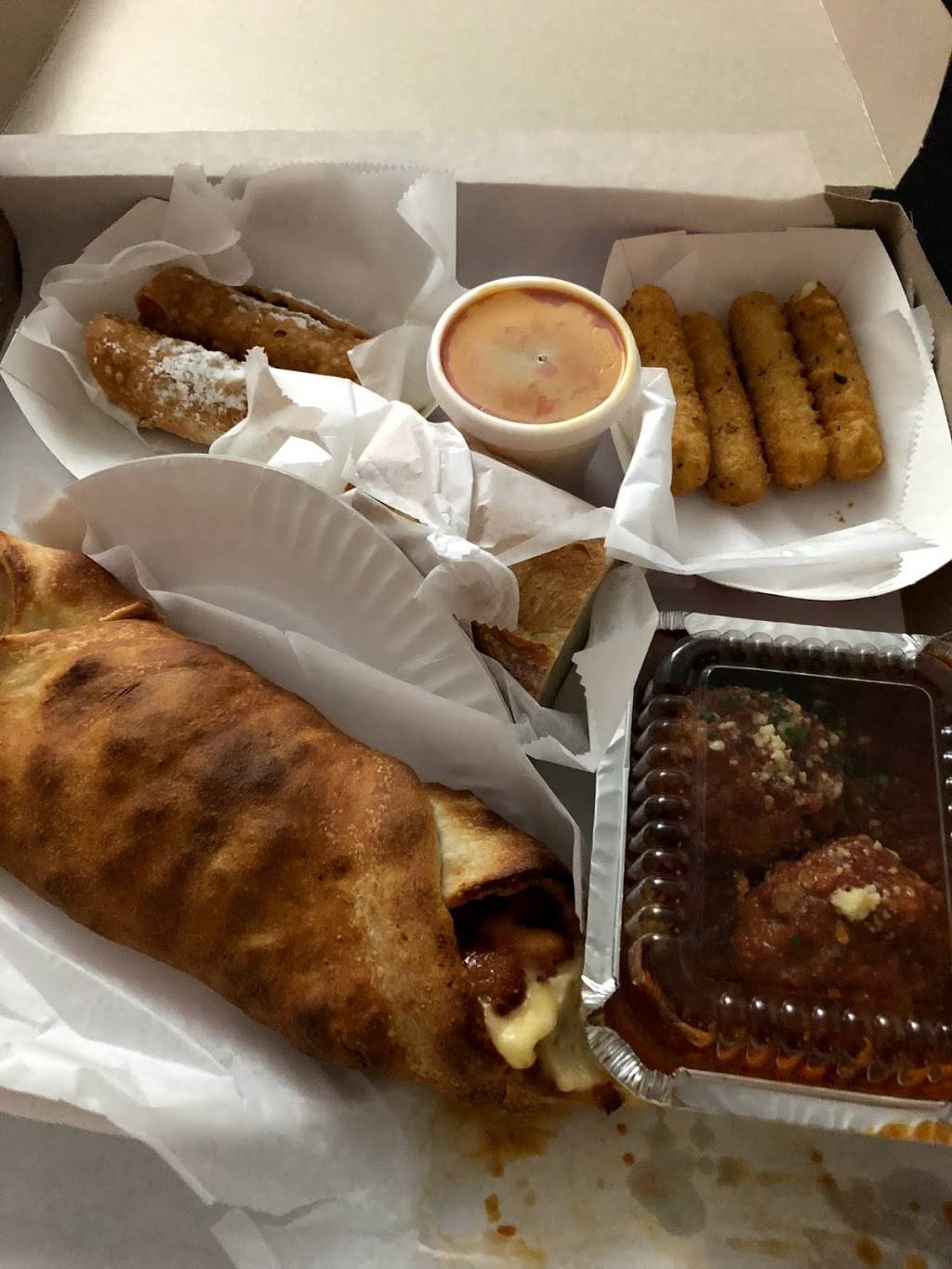 The House of Pizza & Calzone | restaurant | 132 Union St, Brooklyn, NY 11231, USA | 7186249107 OR +1 718-624-9107