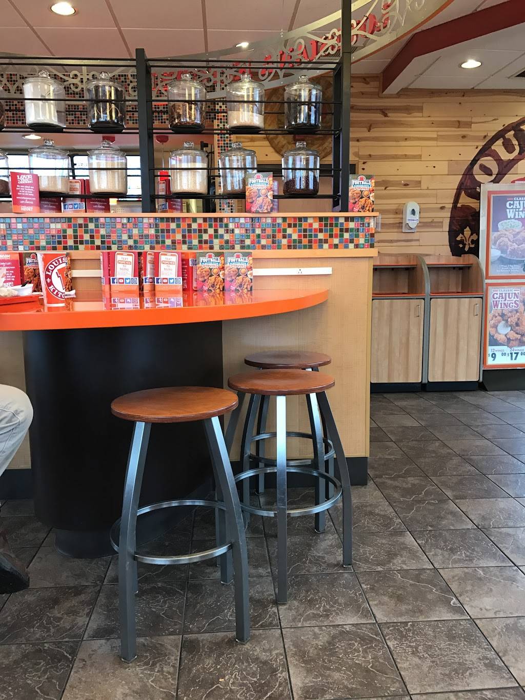 Popeyes Louisiana Kitchen | restaurant | 515 E Market St, Leesburg, VA 20176, USA | 7037714084 OR +1 703-771-4084