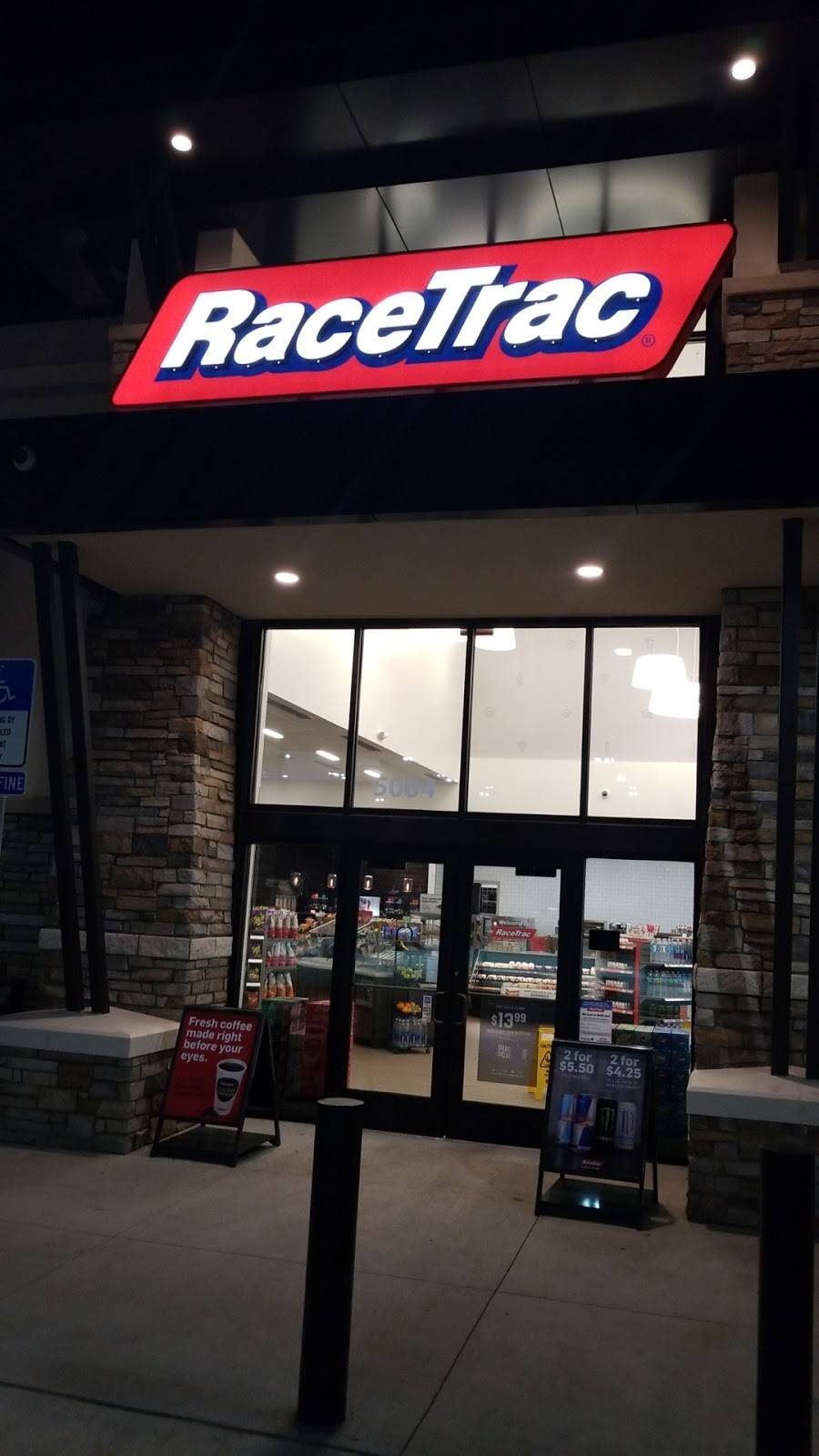 Racetrac | bakery | 5004 Gate Pkwy, Jacksonville, FL 32246, USA | 9046419270 OR +1 904-641-9270