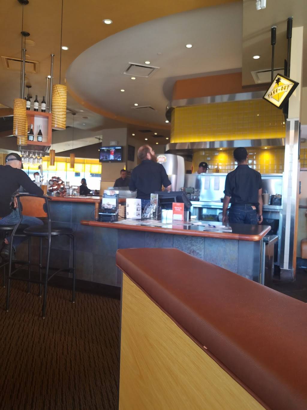 California Pizza Kitchen | restaurant | 5614 Bay St Suite 244, Emeryville, CA 94608, USA | 5106540750 OR +1 510-654-0750